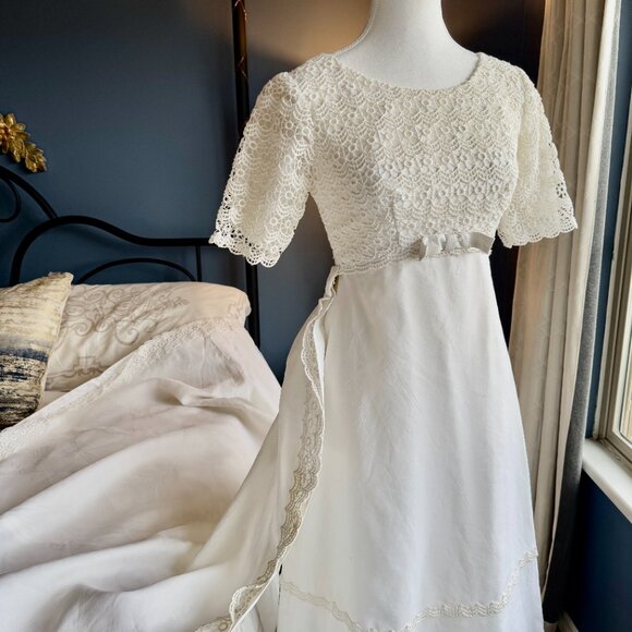 Vintage 1950s Wedding Dress and Removable Train - Picture 3 of 16